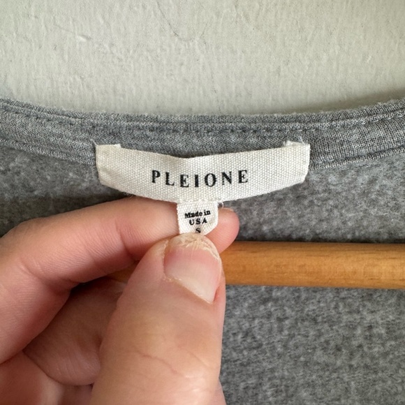 Pleione gray open front ruffled sleeve knit cardigan top size small - Picture 4 of 5